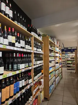 354-biocoop-lyon-bellecour-place-magasin-bio-vin-cave-domaine-local-viticulteur.webp