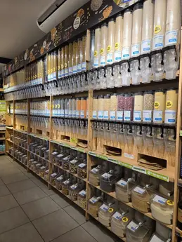 354-biocoop-lyon-bellecour-place-magasin-bio-vrac-biscuit-prix-accessible-engage-legumineuse.webp